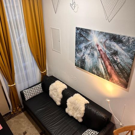 As Small As Caravans Виена Екстериор снимка